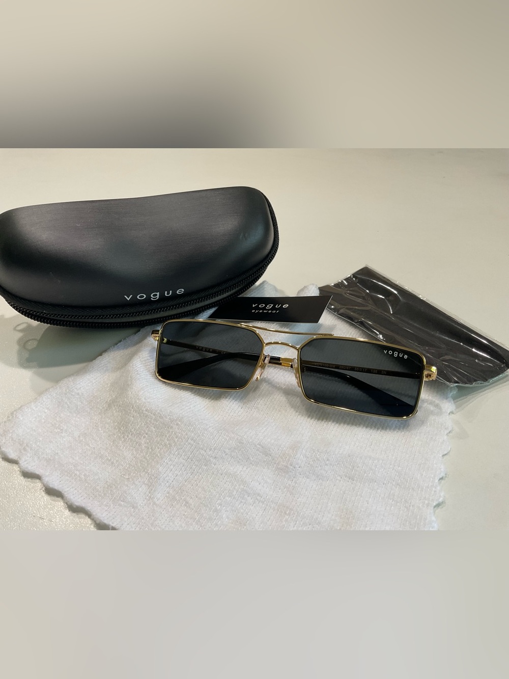 🍏🍏🍏 Vogue Gold Frame Dark Grey Sunglasses, 55x17   135  3N